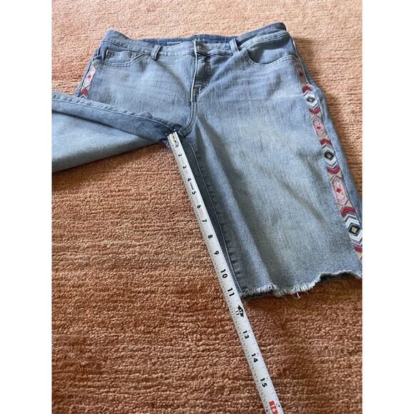 Style & Co Bermuda Jean Shorts Size 10 Blue Denim Fringe Hem Embroidered Trim - Picture 6 of 8